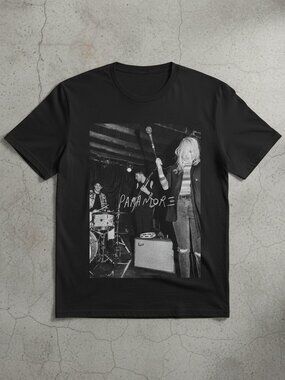 Paramore Vintage Band T-Shirt Black Graphic Tee Unisex Alt Rock Style